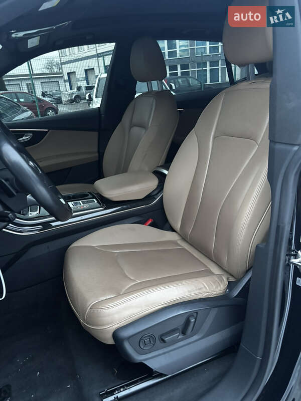 Позашляховик / Кросовер Audi Q8 2020 в Стрию