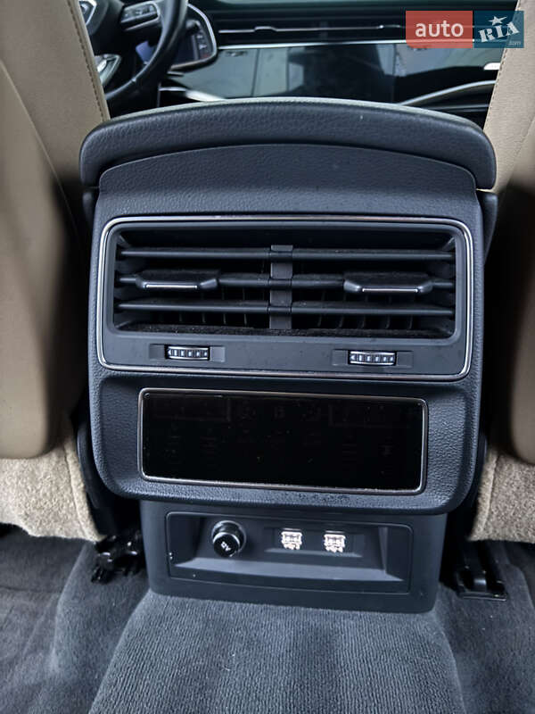 Позашляховик / Кросовер Audi Q8 2020 в Стрию