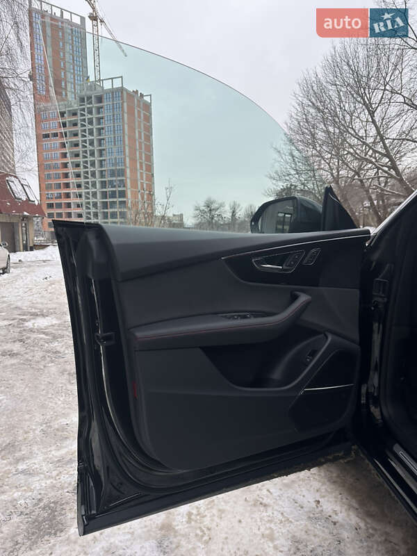 Внедорожник / Кроссовер Audi Q8 2025 в Киеве