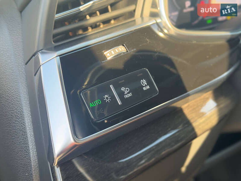 Позашляховик / Кросовер Audi Q8 2018 в Києві фото 16 Позашляховик / Кросовер Audi Q8 2018 в Києві