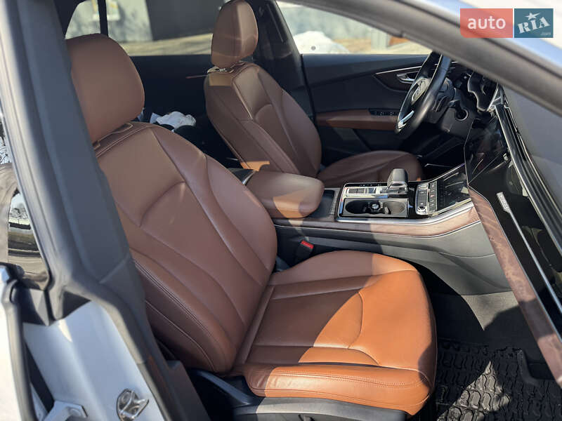 Внедорожник / Кроссовер Audi Q8 2018 в Ровно