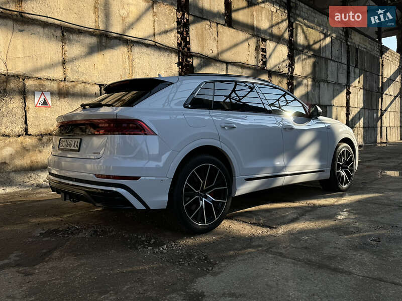 Позашляховик / Кросовер Audi Q8 2020 в Львові