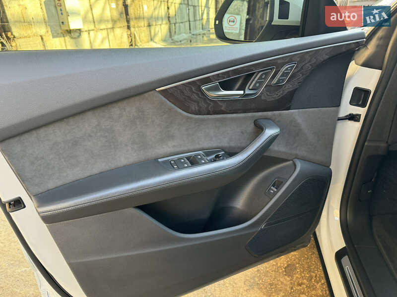 Позашляховик / Кросовер Audi Q8 2020 в Львові