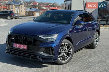 Позашляховик / Кросовер Audi Q8 2020 в Чернівцях