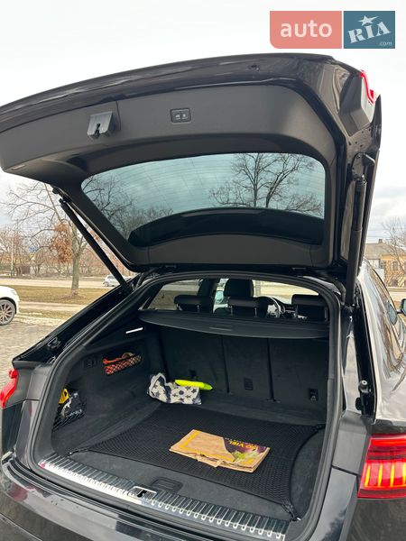 Внедорожник / Кроссовер Audi Q8 2022 в Харькове