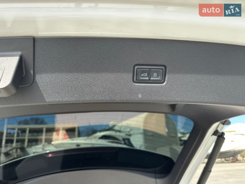 Внедорожник / Кроссовер Audi Q8 2024 в Одессе