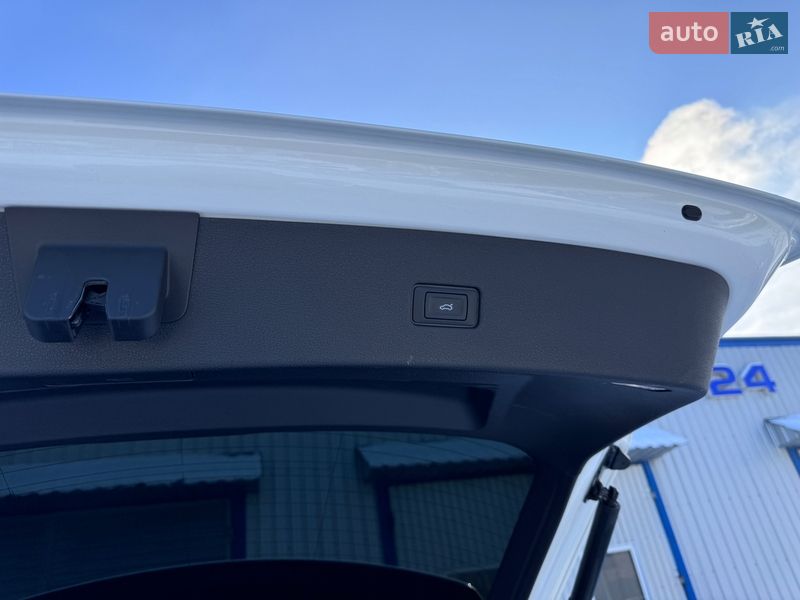 Внедорожник / Кроссовер Audi Q8 2023 в Виннице