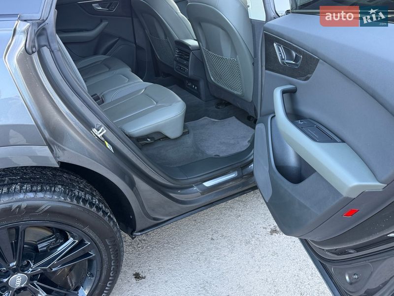 Позашляховик / Кросовер Audi Q8 2018 в Тернополі