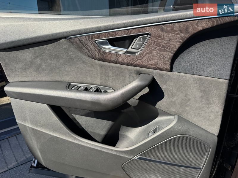 Позашляховик / Кросовер Audi Q8 2019 в Тернополі