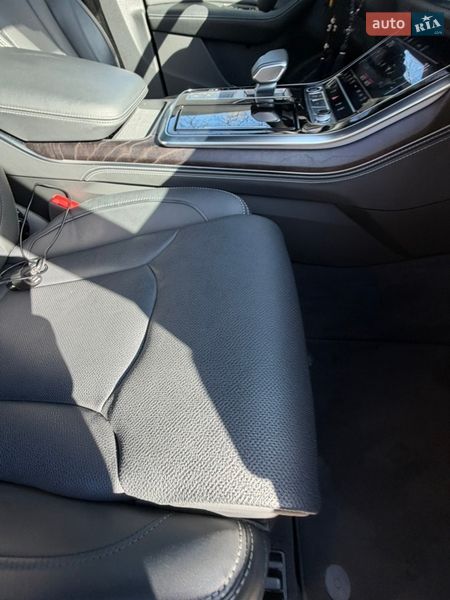 Внедорожник / Кроссовер Audi Q8 2023 в Дубно