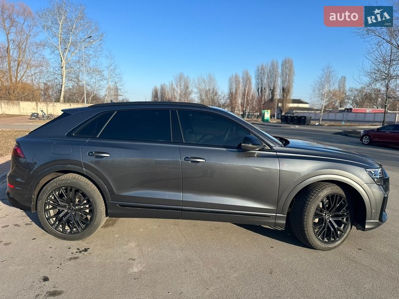 Внедорожник / Кроссовер Audi Q8 2025 в Чернигове