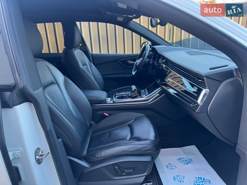 Позашляховик / Кросовер Audi Q8 2018 в Києві