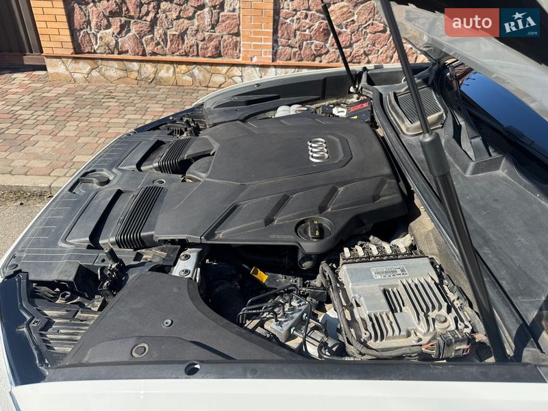 Позашляховик / Кросовер Audi Q8 2018 в Києві