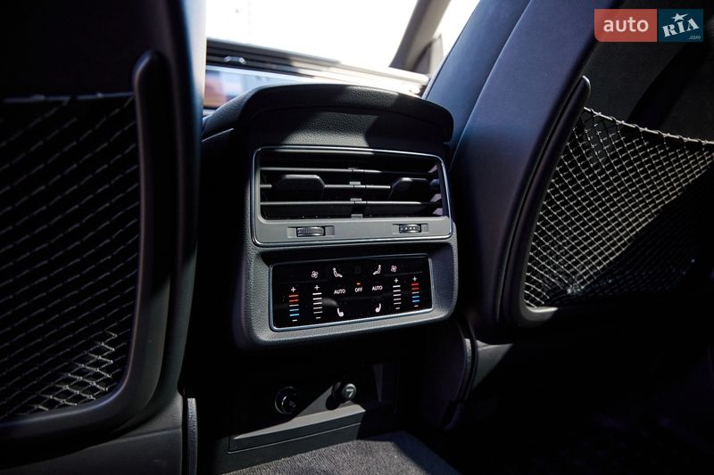 Внедорожник / Кроссовер Audi Q8 2019 в Киеве