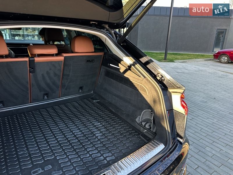 Позашляховик / Кросовер Audi Q8 2020 в Ужгороді