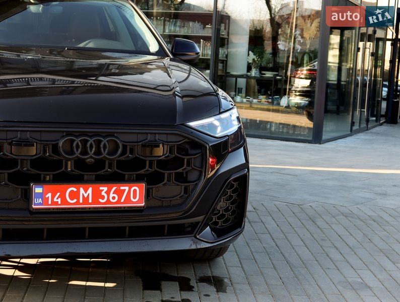 Позашляховик / Кросовер Audi Q8 2020 в Ужгороді