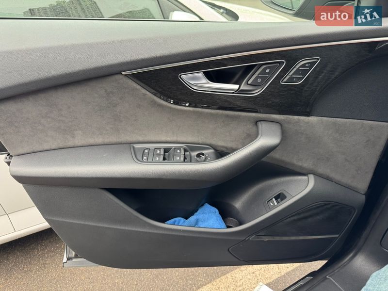 Внедорожник / Кроссовер Audi Q8 2020 в Киеве