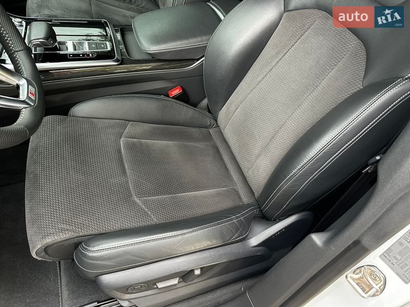 Внедорожник / Кроссовер Audi Q8 2019 в Киеве