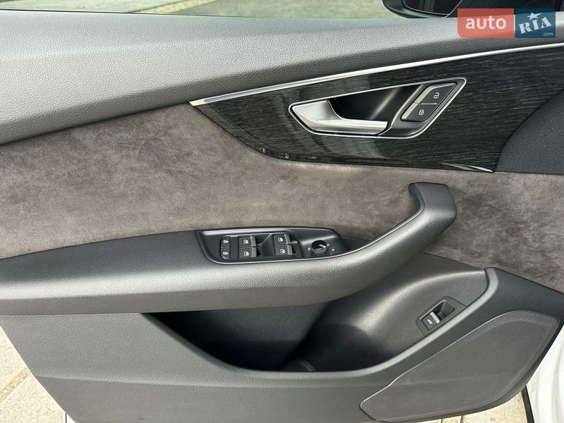 Внедорожник / Кроссовер Audi Q8 2019 в Киеве