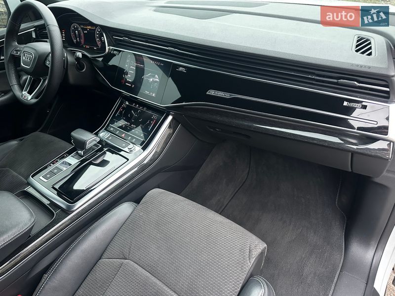 Внедорожник / Кроссовер Audi Q8 2019 в Киеве