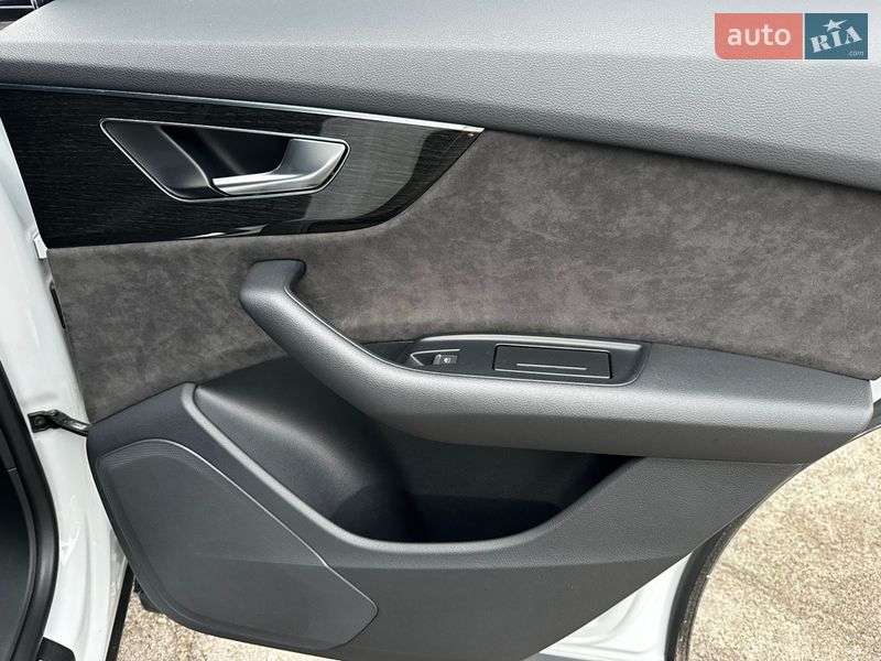Внедорожник / Кроссовер Audi Q8 2019 в Киеве