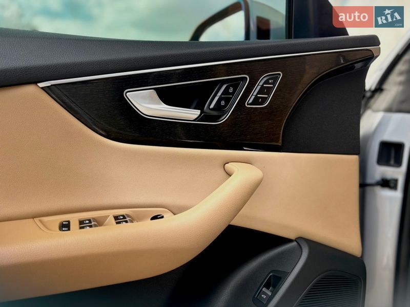 Внедорожник / Кроссовер Audi Q8 2020 в Киеве