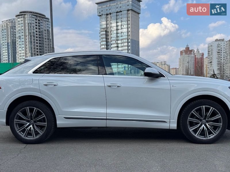 Внедорожник / Кроссовер Audi Q8 2018 в Киеве