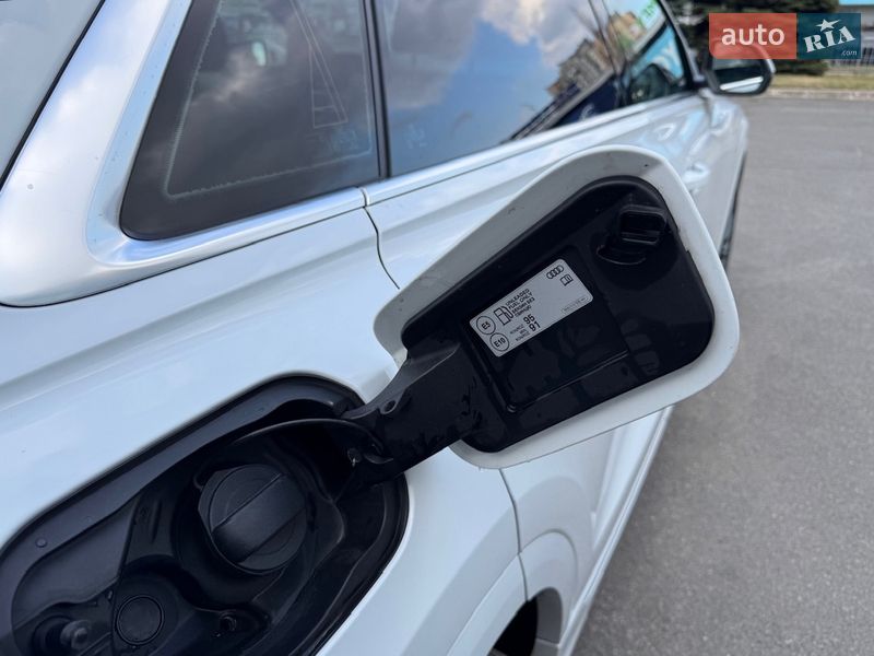 Внедорожник / Кроссовер Audi Q8 2018 в Киеве