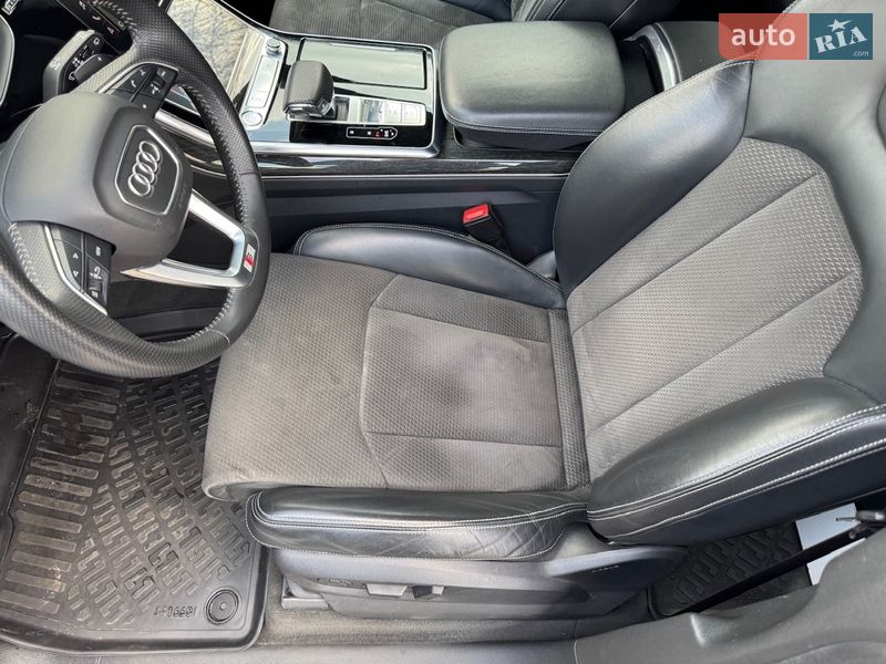 Внедорожник / Кроссовер Audi Q8 2018 в Киеве