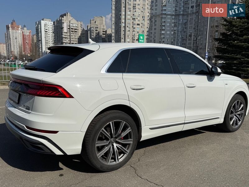 Внедорожник / Кроссовер Audi Q8 2019 в Киеве