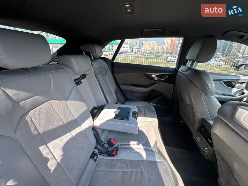 Внедорожник / Кроссовер Audi Q8 2019 в Киеве