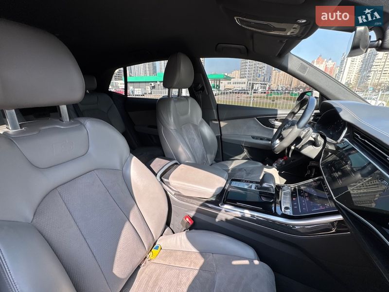 Внедорожник / Кроссовер Audi Q8 2019 в Киеве
