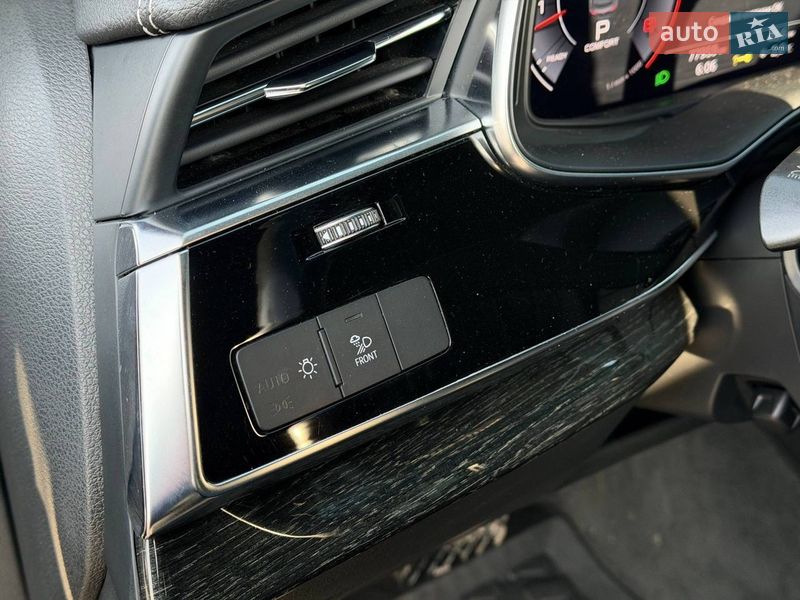 Внедорожник / Кроссовер Audi Q8 2018 в Кривом Роге