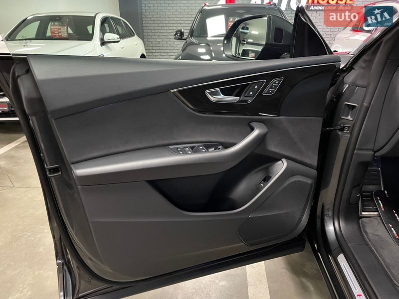 Внедорожник / Кроссовер Audi Q8 2023 в Львове