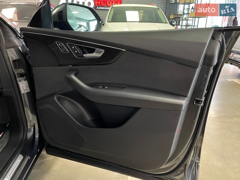 Внедорожник / Кроссовер Audi Q8 2023 в Львове