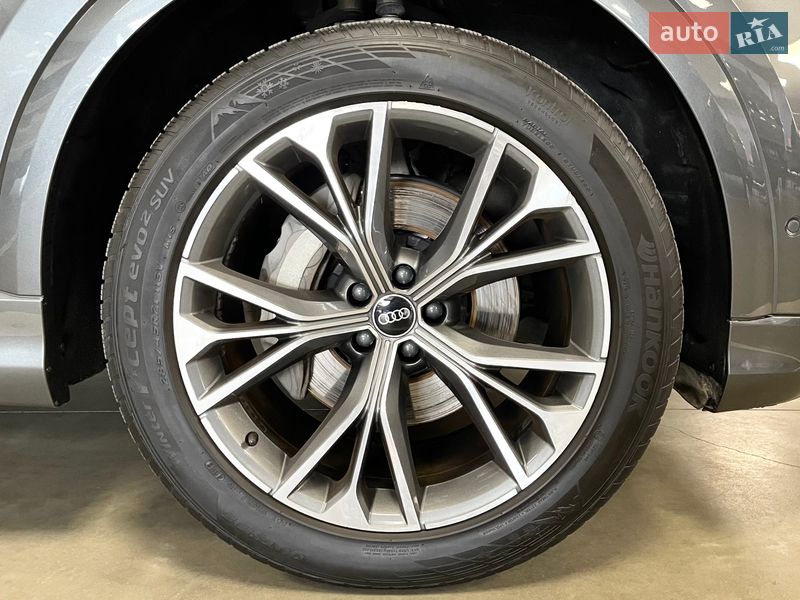 Внедорожник / Кроссовер Audi Q8 2023 в Львове