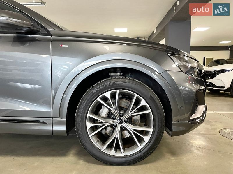 Внедорожник / Кроссовер Audi Q8 2023 в Львове