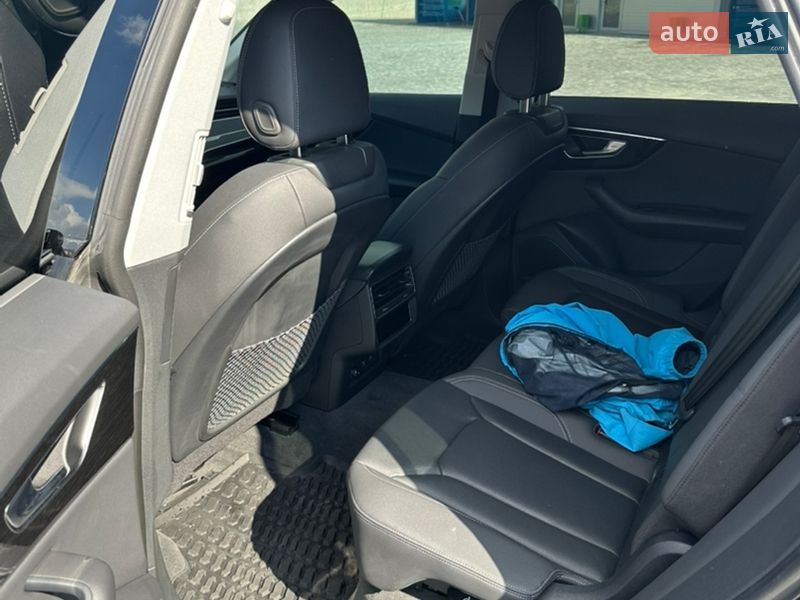 Позашляховик / Кросовер Audi Q8 2021 в Хоролі