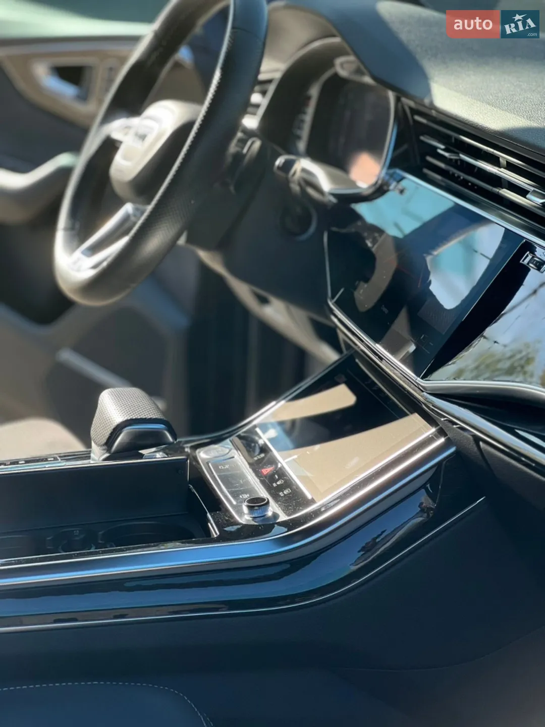 Audi Q8 2018 VIN WAUZZZF19KD017437 фото оголошення 19 з 24