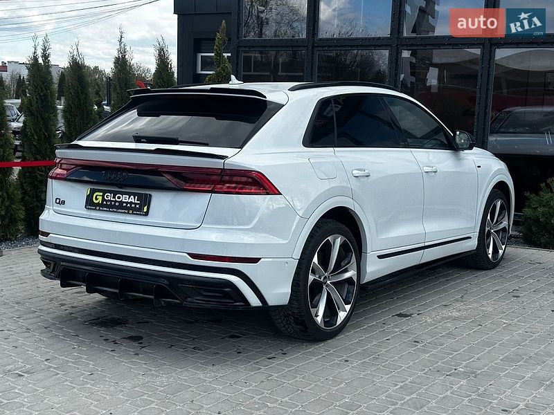 Позашляховик / Кросовер Audi Q8 2021 в Львові