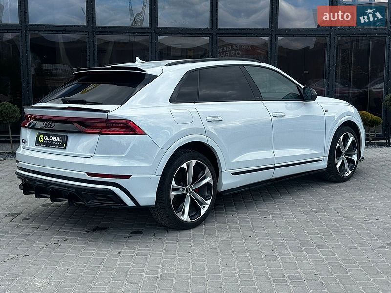 Позашляховик / Кросовер Audi Q8 2021 в Львові