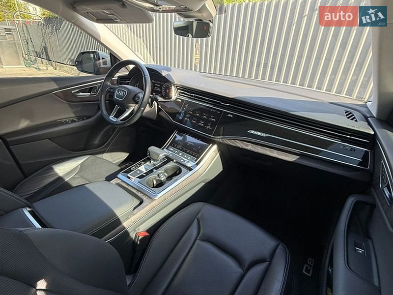 Внедорожник / Кроссовер Audi Q8 2018 в Ужгороде