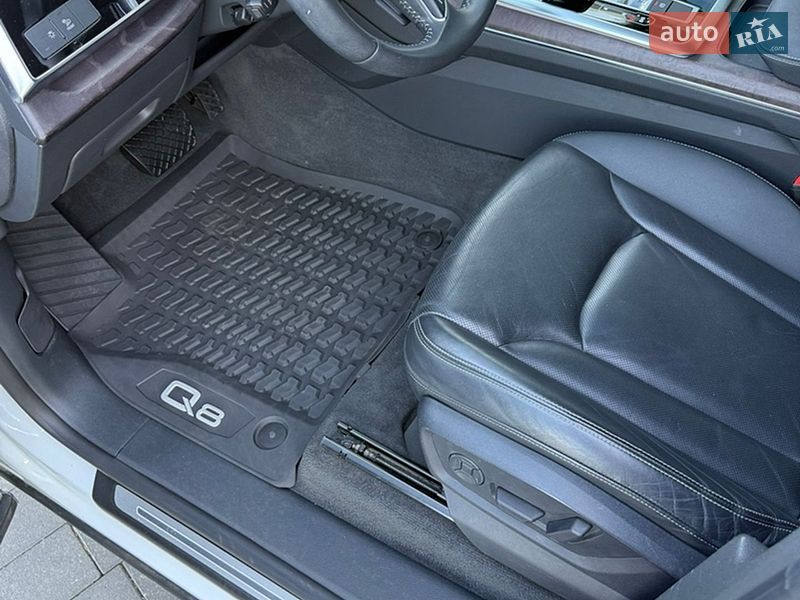 Внедорожник / Кроссовер Audi Q8 2018 в Ужгороде