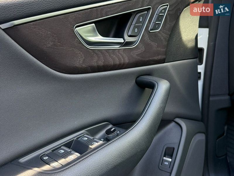 Внедорожник / Кроссовер Audi Q8 2018 в Ужгороде