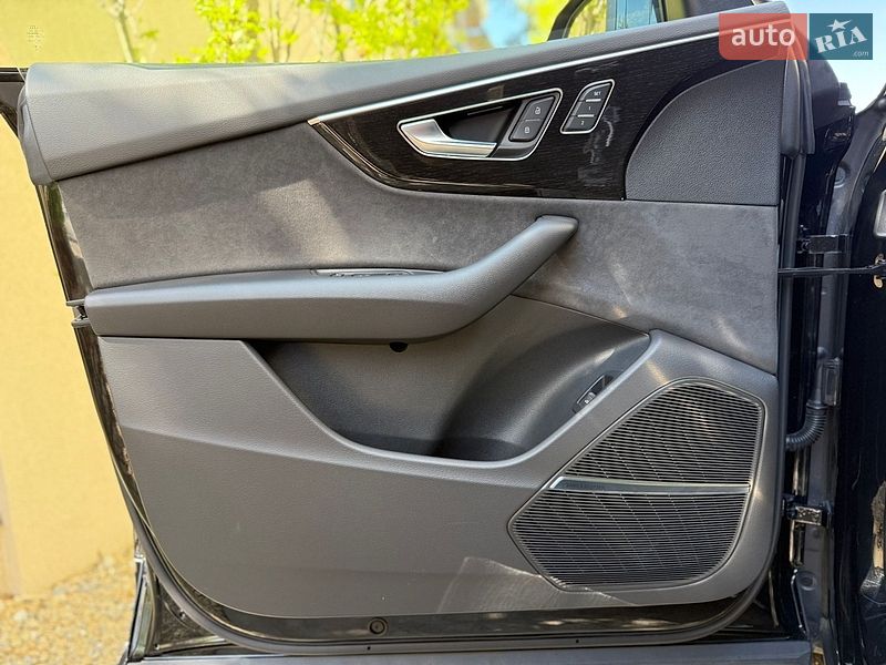 Внедорожник / Кроссовер Audi Q8 2025 в Львове