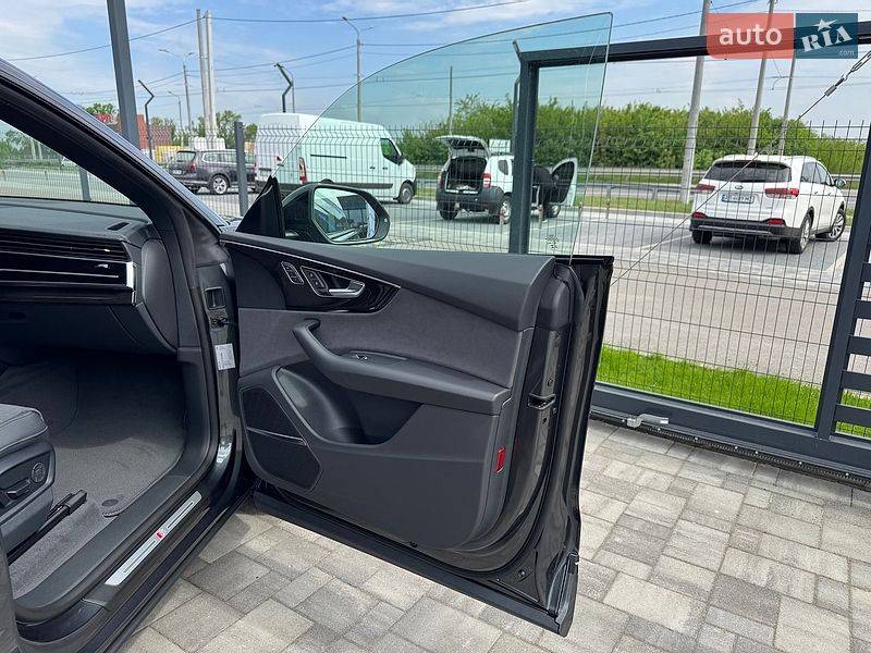 Внедорожник / Кроссовер Audi Q8 2026 в Ровно
