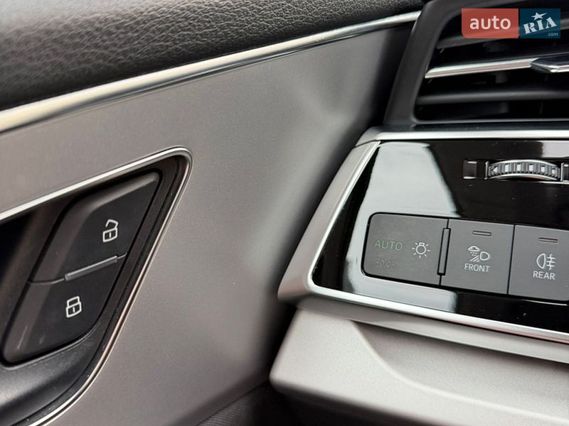 Позашляховик / Кросовер Audi Q8 2018 в Києві