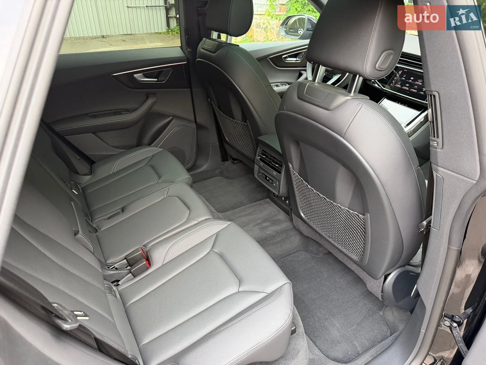 Audi Q8 2025 VIN WA1DVBF19SD036323 фото оголошення 33 з 54