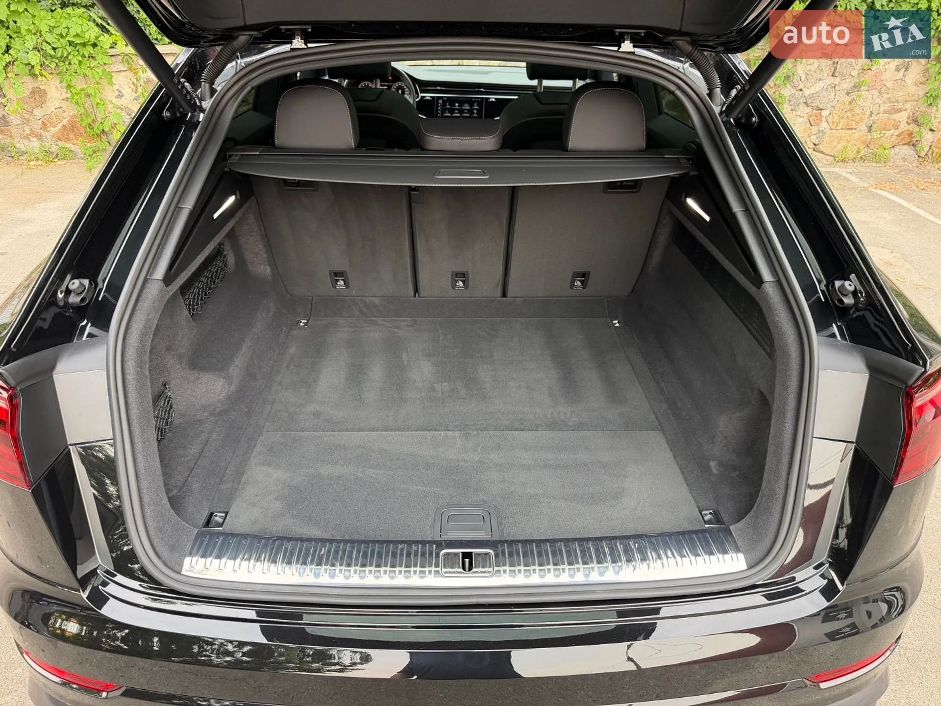 Audi Q8 2025 VIN WA1DVBF19SD036323 фото оголошення 50 з 54