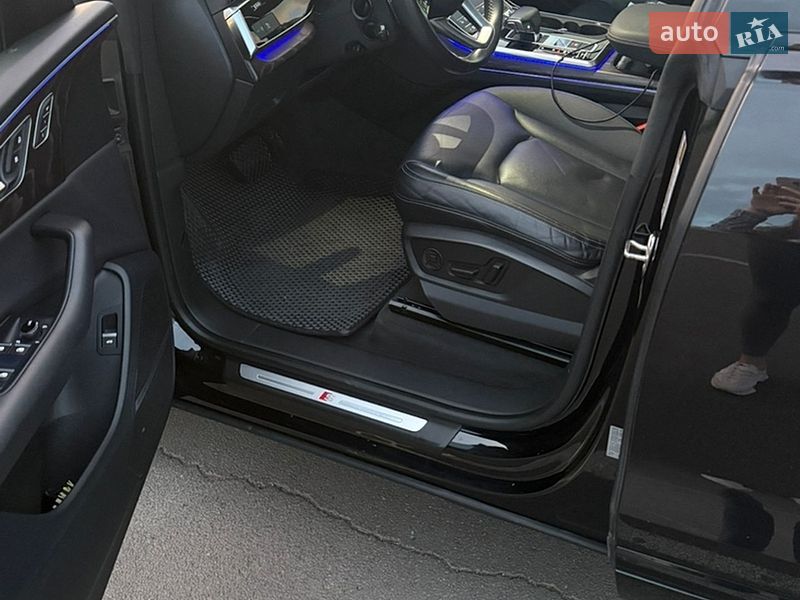 Внедорожник / Кроссовер Audi Q8 2018 в Одессе